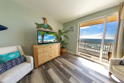 Image de Splash Resort, Front de mer, Grand condo, sans frais cachés, Chaises de plage et parasols gratuits