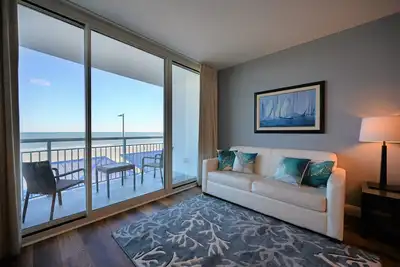 Image de Ocean Front 1bd / 2ba Décor moderne / Spectaculaire Voir