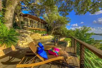 Image de Austin Lake Travis! Piscine spa bain à remous kayaks grill ping-pong basket