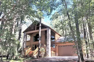 Image de Enchanting Lodge, pont de 40 ', Boisé 1 \/\/ 2 Acre, 2 Bd Rm + Loft, Pinetop CClub