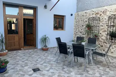 Image de Maison entre la plage et les montagnes