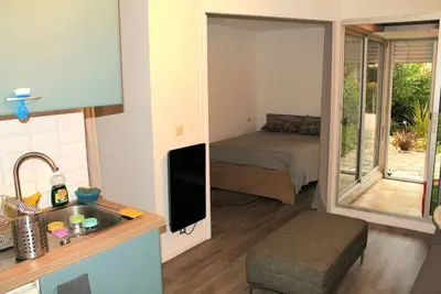 Image de Appt 2 pièces avec Patio et jardin, à 50 metres du port. St Cyprien sud