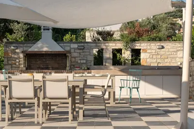 Image de 2 Bedroomed Luxury Suite Appartement près de la plage avec piscine commune et jardins pour 5 personnes