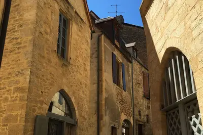 Image de maison de charme dans la cité médiéviale