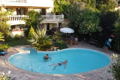 Image de Petit coin de paradis, vue panoramique mer & montagne piscine & Spa