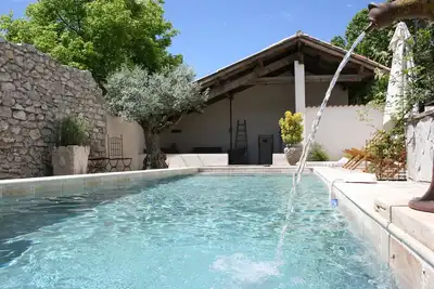 Image de Ancien bistrot 'chez mamie Léone'. Piscine chauffée