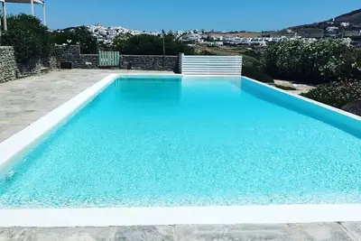 Image de Villa Cycladique avec piscine à débordement vue imprenable sur la mer