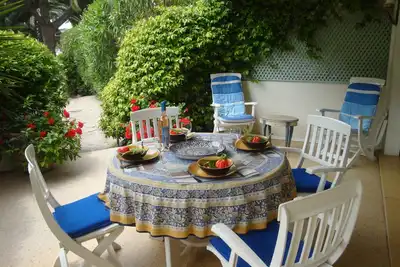 Image de Cannes, appartement, grande terrasse, jardin, direct sur la Croisette et plages