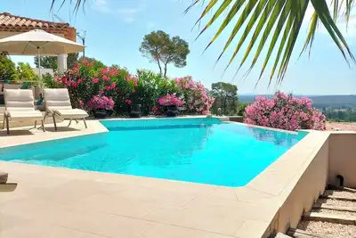 Image de Studio de 35 m2 dans villa proche Golf St Endreol. Classé 3***
