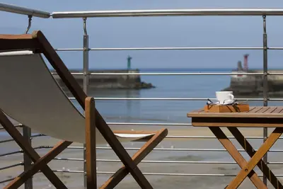 Image de Petite maison de pêcheur face à la mer avec terrasse, charme et vue mer