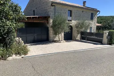 Image de Maison de Vacances Isolee pour 6 à 10 pers adaptée Pmr à St Remèze Piscine