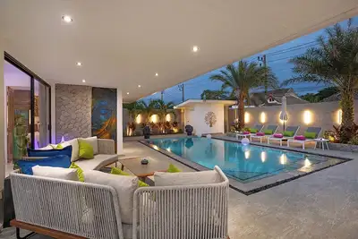 Image de Luxueuse Villa 5*  3 Suites, Piscine Privée à 5 mn à pieds de la plage de Rawai
