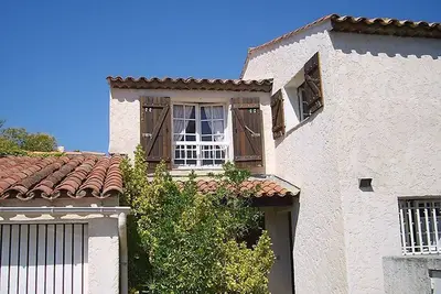 Image de Maison Mitoyenne, , 3+1 chambres, 2. 5 salle de bains, clim, wifi Tarif Reduit