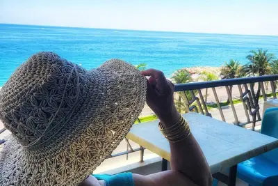 Image de Magnifique appartement avec vue imprenable sur la mer et la plage.