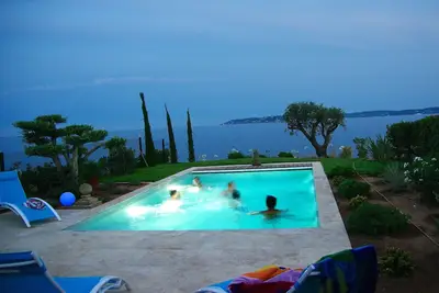 Image de Villa centrale en bord de mer, Vue Mer panoramique. Piscine chauffée, Parking.