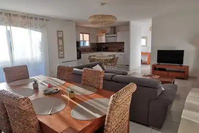 Image de Oubliez vos soucis dans cette villa spacieuse, sereine et entièrement climatisée