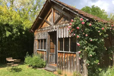 Image de Petite maison en bois pleine de charme à 10mn à pieds du centre ville de Sarlat