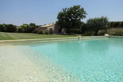 Image de Au pied du Ventoux, entre Avignon et Carpentras, gîte climatisé avec piscine