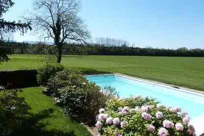Image de Maison avec piscine à St Rémy de Pce, tout confort en campagne, 8 personnes.