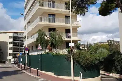 Image de Cannes avec grand jardin privé et parking