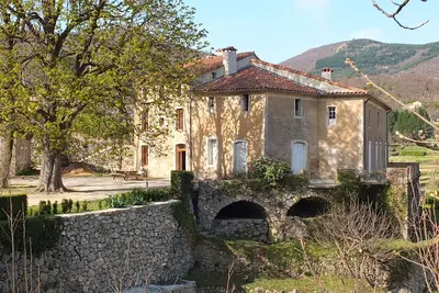 Image de Gite 8 personnes entièrement rénové dans un mas ancien
