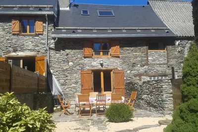 Image de Typique Chalet Grange Des PYRÉNÉES, Jardin CLÔTURE, 5 Mn De Luchon