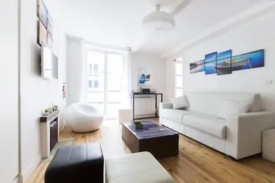 Image de 2 Pièces Design haut de gamme coeur Quartier Latin -
