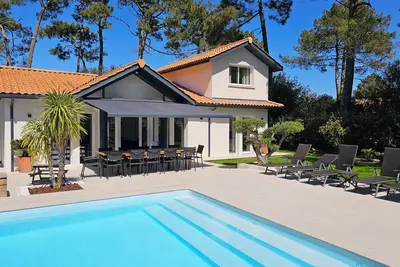 Image de Charmante Villa \/Proche Mer\/Piscine Chauffee Et Securisee
