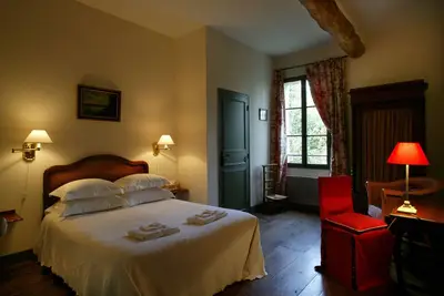 Image de Prieuré de Rochefort, havre de sérénité  à l'orée des forêts de Picardie. Promos