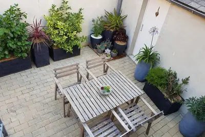 Image de Gîte avec terrasse, abritée du vent, sans vis à vis, à 200m d'une belle plage. .