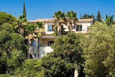 Image de Centrale & Panoramique Sainte-Maxime, pour 14 personnes! Villa Calme et Rénovée