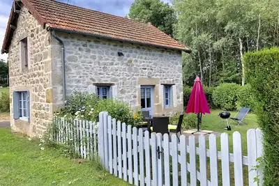 Image de Agréable Maison de campagne nature avec terrasse, prés des Volcans, de Vulcania.