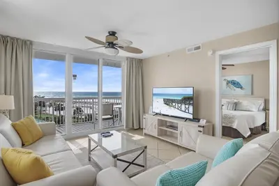 Image de 2br Beachfront haut de gamme à Pelican, vue sur l'océan, chaises de plage de piscines, Wifi, Netflix