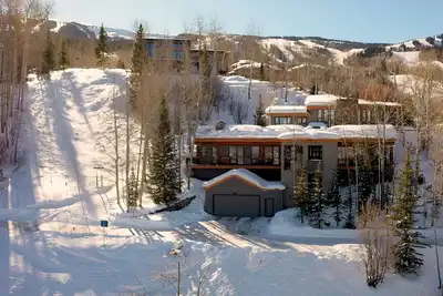 Image de Retraite familiale de luxe. Ski-in Ski-Out. Vues spectaculaires sur les montagnes. 12 couchages