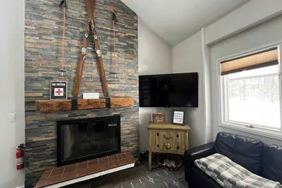 Image de Ski in / Ski Out Boyne Mountain Condo!