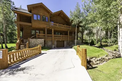 Log Cabin de luxe vivant. Marchez jusqu'à la télécabine Canyons - 9 personnes!