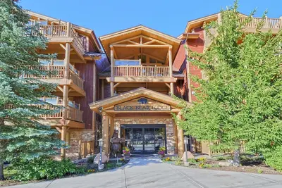Condo 2 Br / 3 Ba avec terrasse privée et jacuzzi - à quelques pas des ascenseurs!