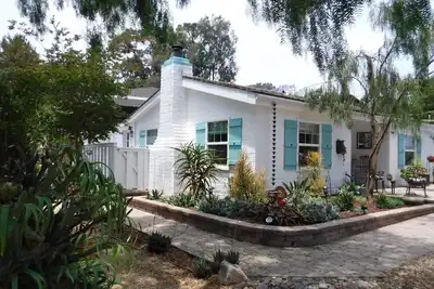 Image de Cottage privé! Marche facile à travers le parc Pour Encinitas Et Moonlight Beach.