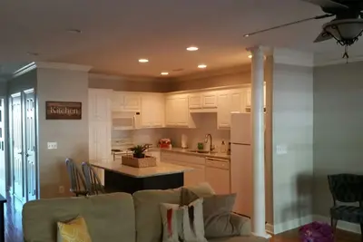 Image de Maison de ville Ă Franklin avec un point de lancement parfait pour tout Nashville