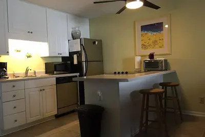 Image de Charmant condo avec 2 balcons, piscine, vue sur le lac Carolina, à pied de tout