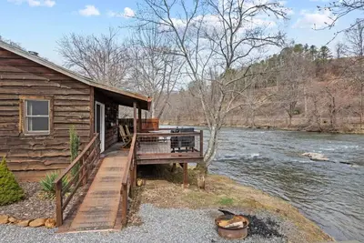 Image de ** Special- Détendez-vous et renouvelez dans ce magnifique chalet sur la rivière! ! ! Wifi gratuit, Espn