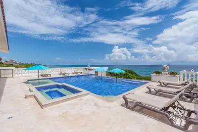 Image de Casa de Cinco Caballos! Spa \/ Piscine chauffée saisonnière! Surplombant les Caraïbes