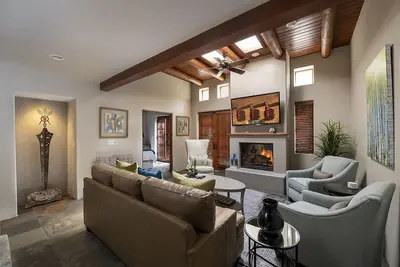 Image de Dans le coeur de Santa Fe, à pied de tout le centre-ville, 3 Bed, 3 Bath Townhouse