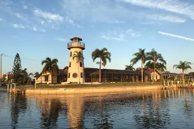 Image de Villa unique avec propre phare très luxueux + nouveau chauffe-piscine
