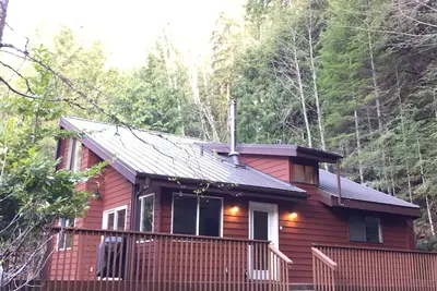 Image de Cabane de la forêt enchantée dans un cadre majestueux - Olympic N. P. À votre porte