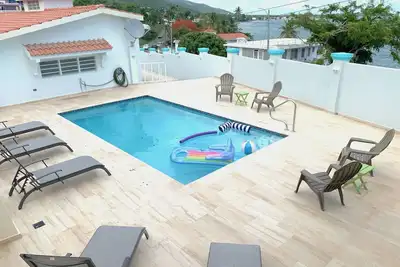 Image de Gated \"Sea Breeze\" House Surplombant les CaraĂŻbes