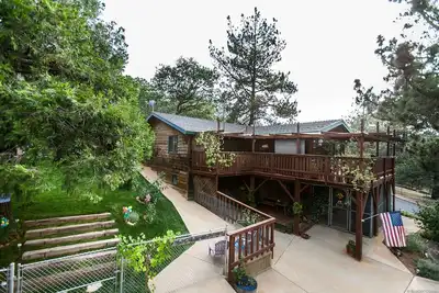 Image de Bison Lodge pour une contemplation tranquille, confort et commodités modernes \/ Wifi et animaux de compagnie