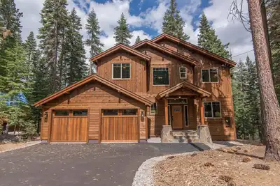 Image de Chalet de luxe 5 chambres Tahoe Donner avec chargeur Tesla