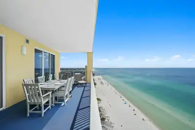 Image de Spectaculaire Penthouse Corner Unit, Beachfront, Beach Service, Wifi, pour 6 personnes