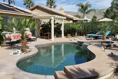 Image de Magnifique, lumineux, aéré, spacieux 2 chambres, 2 salles de bain avec piscine / Spa